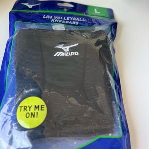 Mizuno LR6 Volleyball Knee pads sleeve length 6 and 3/4” never opened